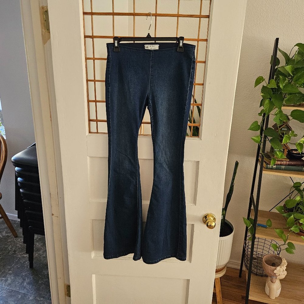 Free People Flare Jeans Stretch 61855-16515125 Size 26 Dark Blue